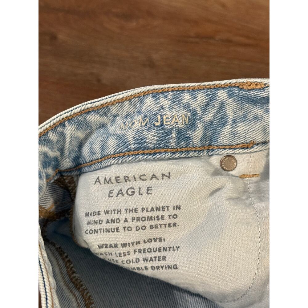 American Eagle Strigid Mom Jeans Women’s 10 X-Long Light Wash High Rise - Picture 6 of 7
